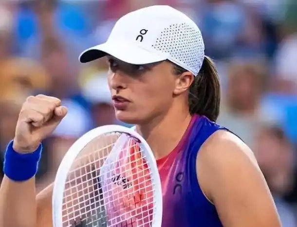  阿扎伦卡回归赛场，赛事规则更新首场状态亮眼，加拿大队观众沸腾！